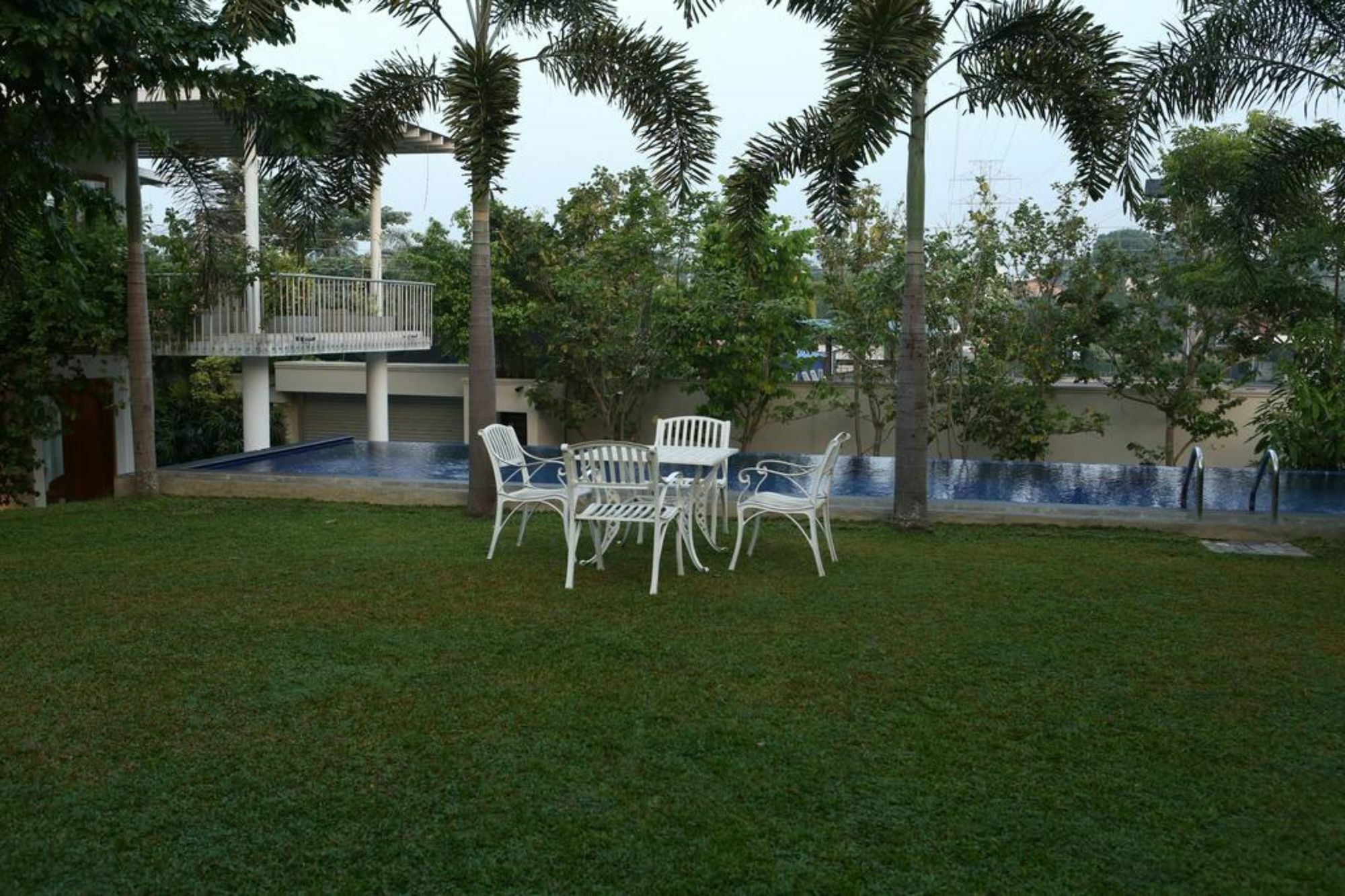 Capital Villa Батарамула Екстериор снимка